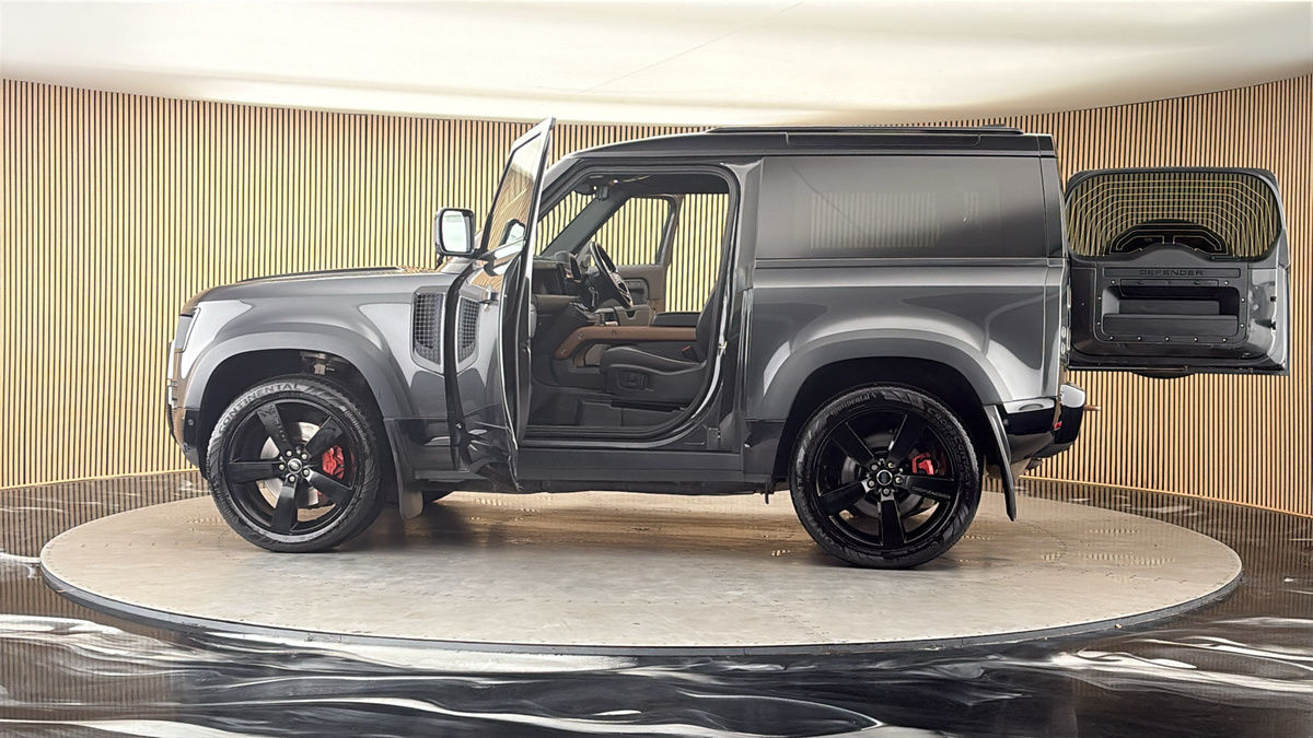 More views of Land Rover Defender 90