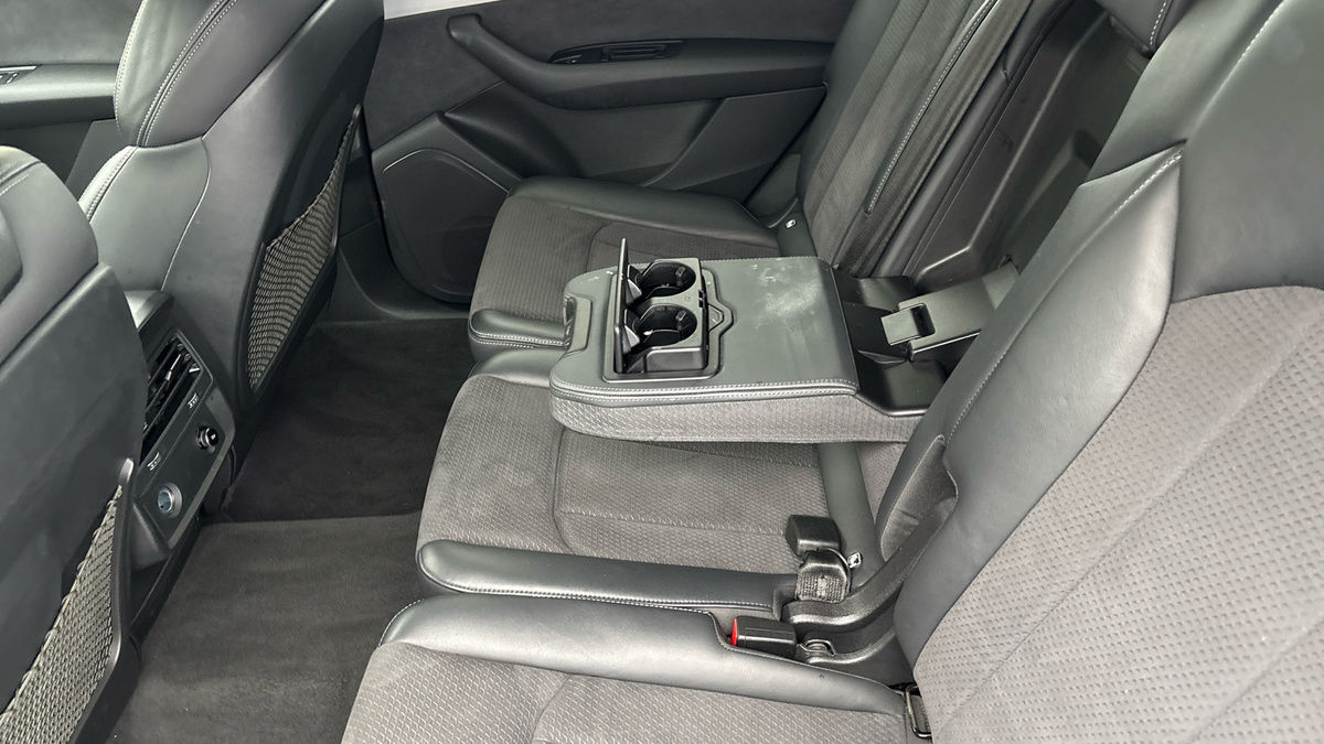 Audi Q7 Image 9
