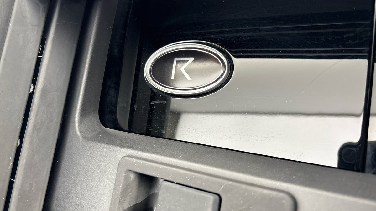 Land Rover Defender 110 Image 26