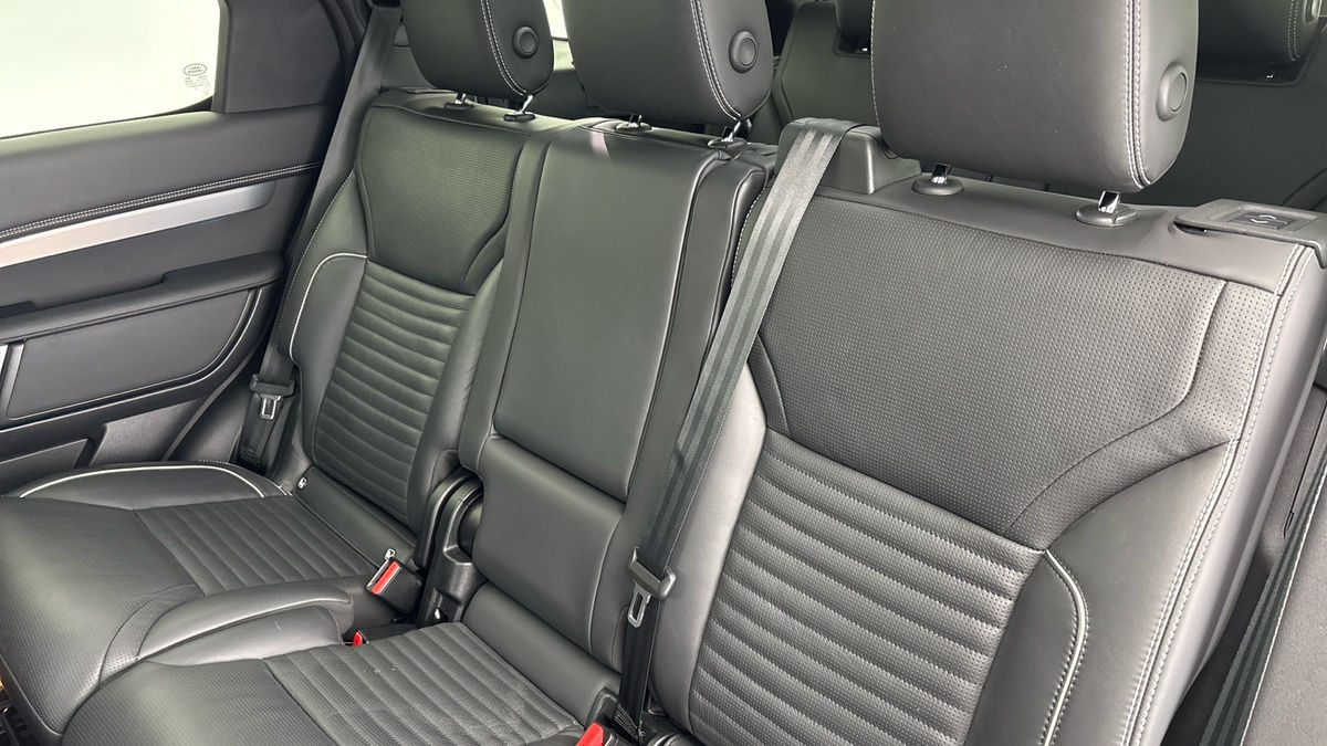 Land Rover Discovery Image 8