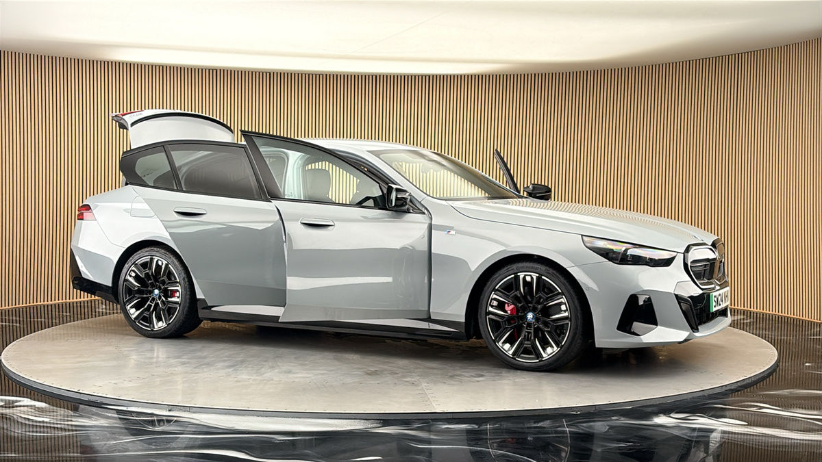 More views of BMW i5