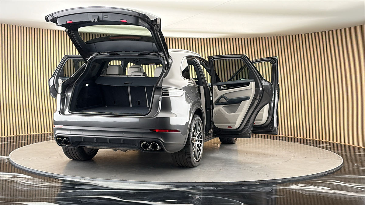 More views of Porsche Cayenne