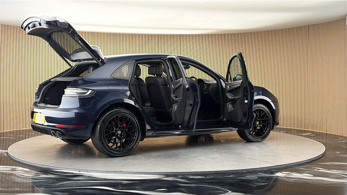 More views of Porsche Macan