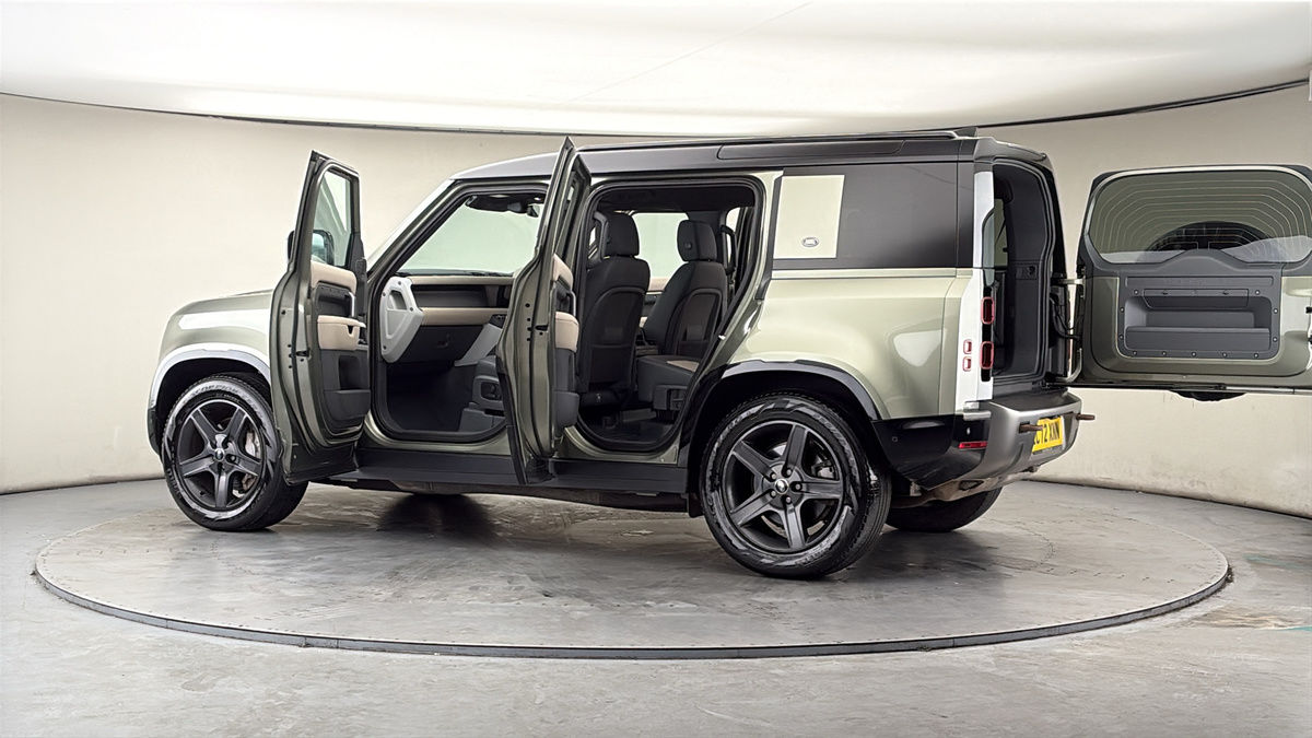 More views of Land Rover Defender 110