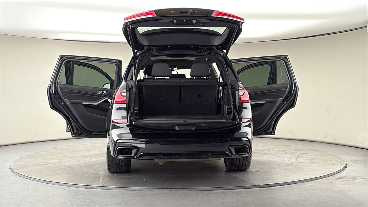 More views of BMW X7