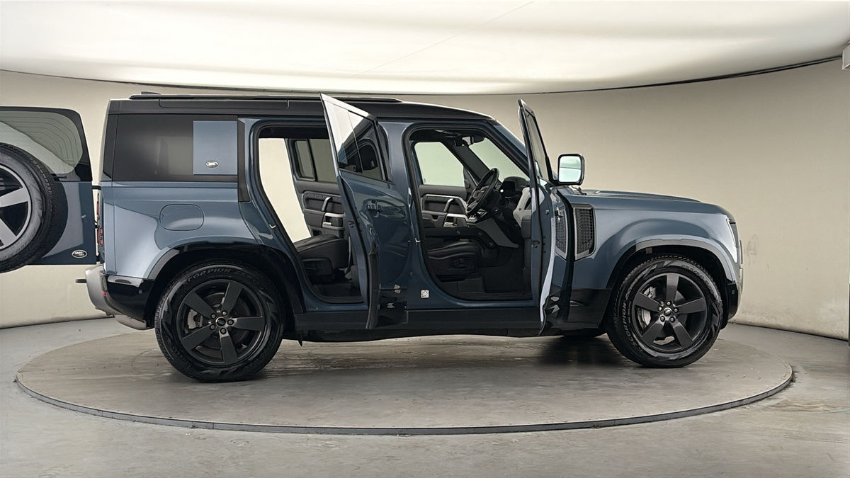 More views of Land Rover Defender 110