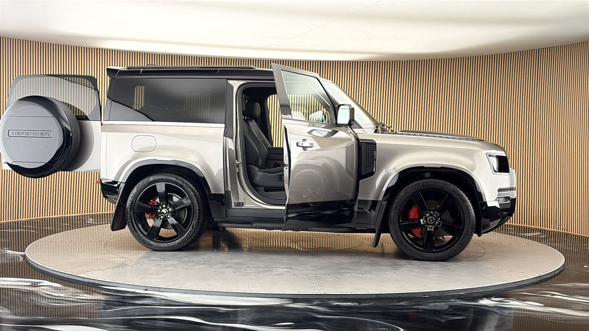 More views of Land Rover Defender 90