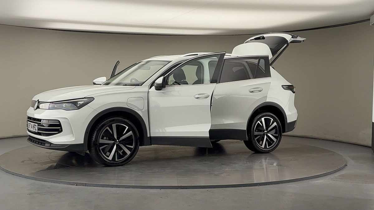 More views of Volkswagen Tiguan