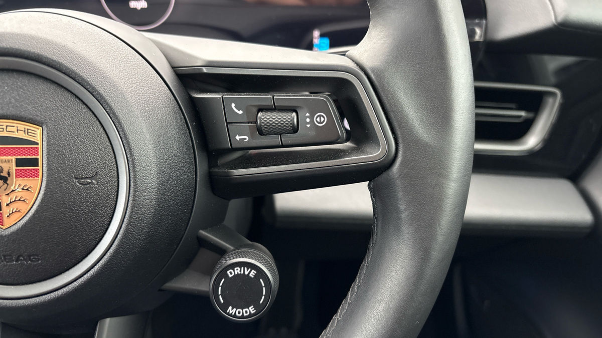 Porsche Taycan Image 14