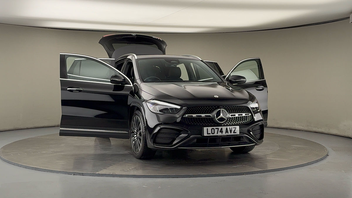 More views of Mercedes-Benz GLA
