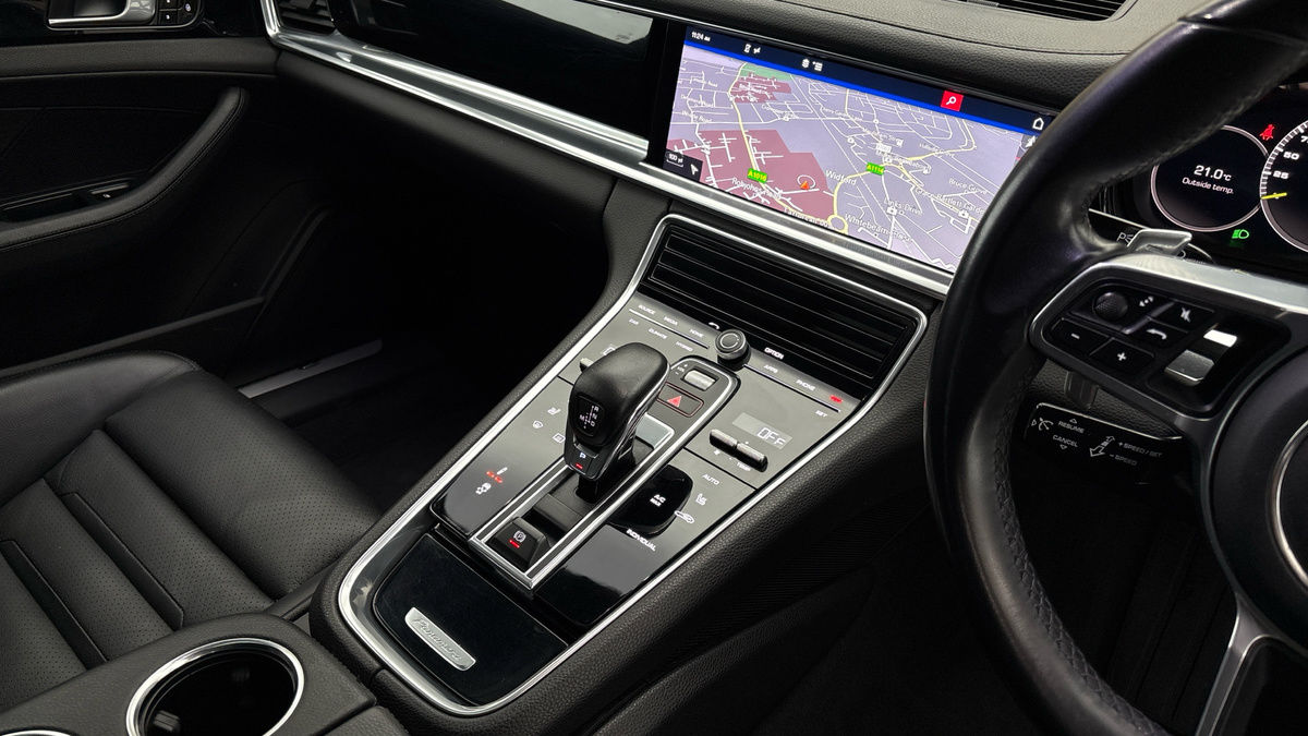 Porsche Panamera Image 18
