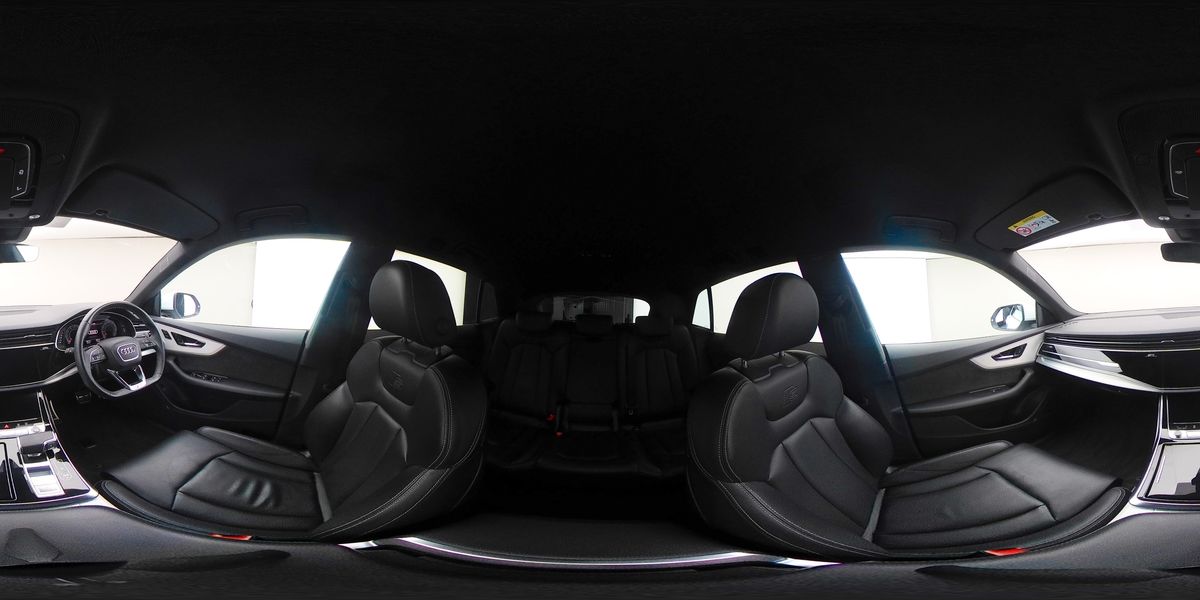 More views of Audi Q8