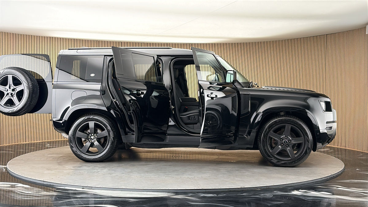 More views of Land Rover Defender 110