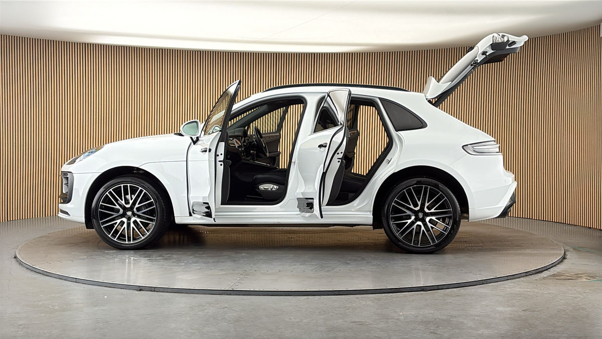 More views of Porsche Macan