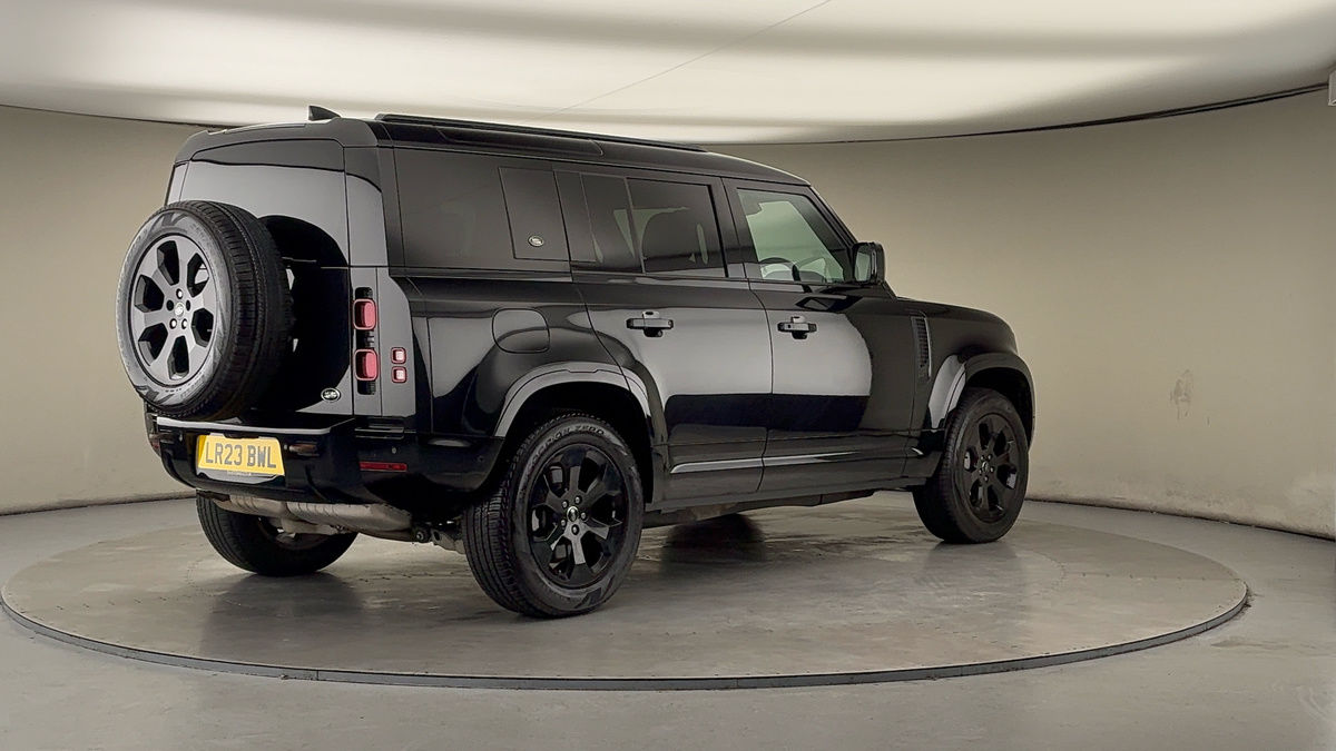 Land Rover Defender 110 Image 21