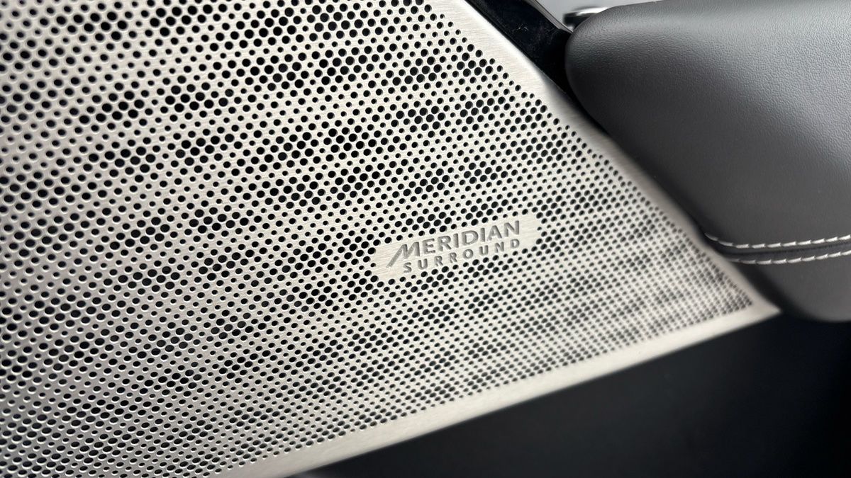 Land Rover Range Rover Velar Image 25