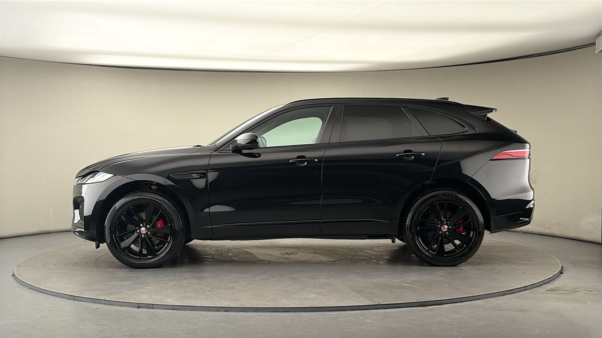 Jaguar F-PACE Image 15