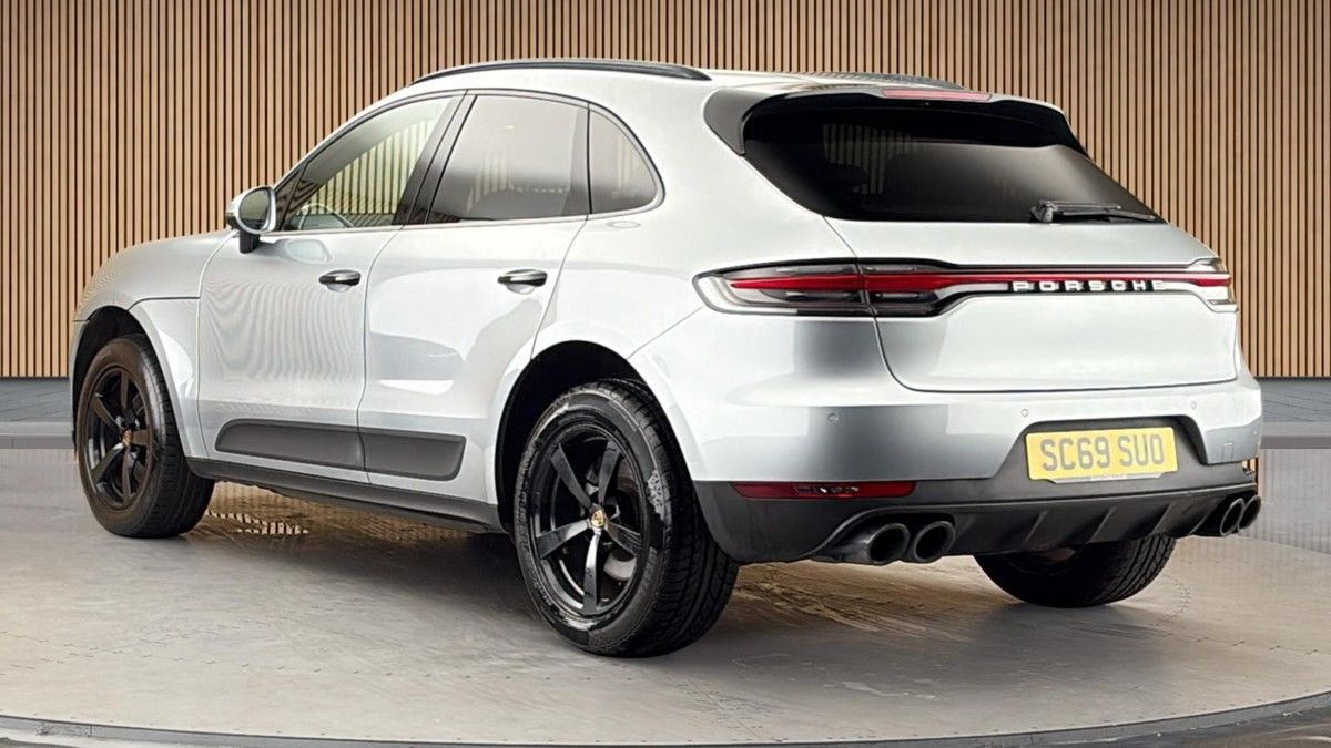 Porsche Macan Image 2