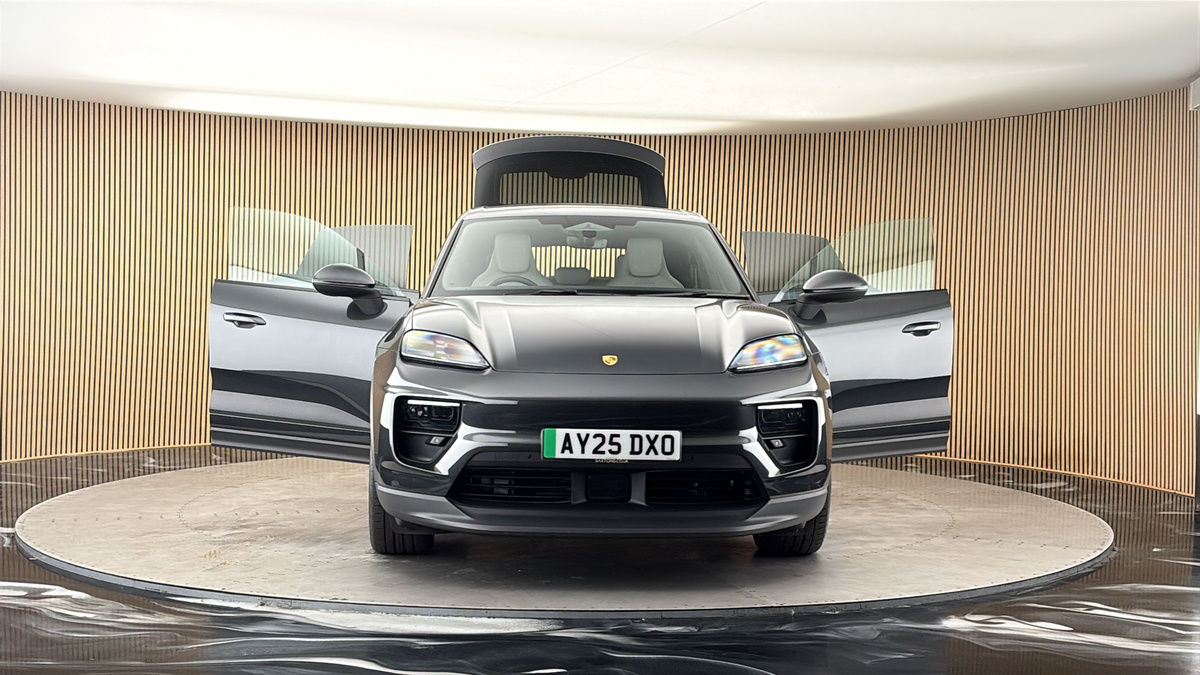 More views of Porsche Macan