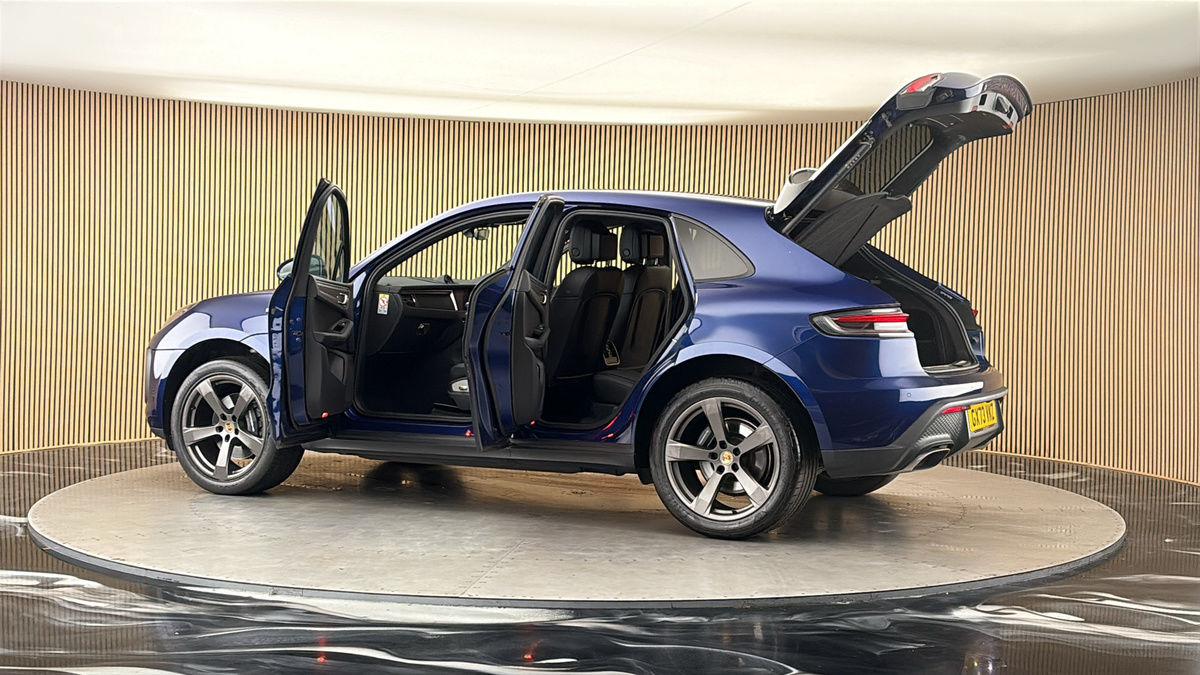 More views of Porsche Macan