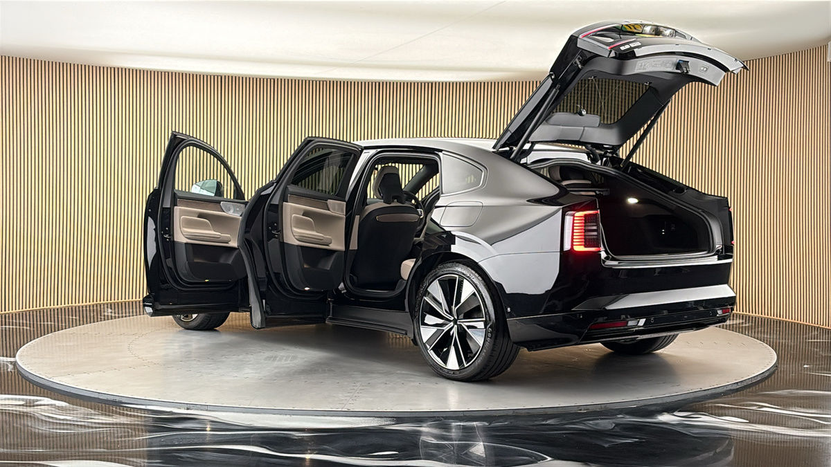 More views of Volvo ES90