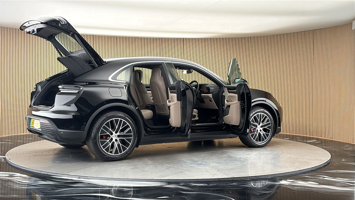 More views of Porsche Macan