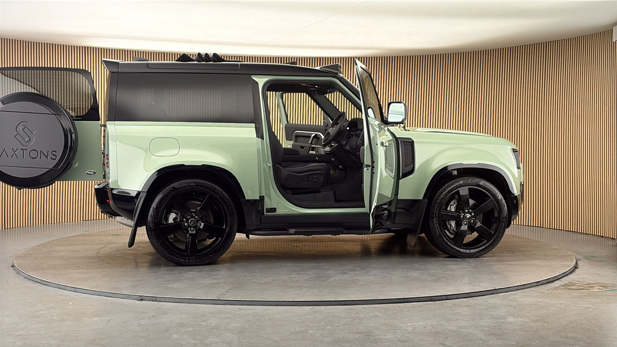 More views of Land Rover Defender 90