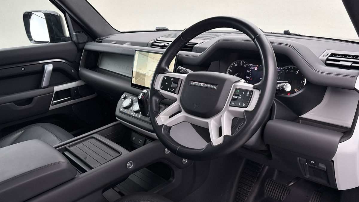 Land Rover Defender 110 Image 5
