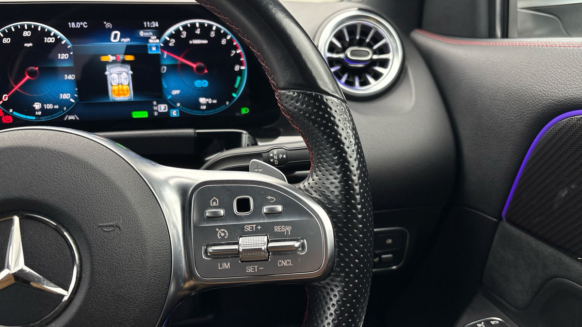 Mercedes-Benz GLA Image 14