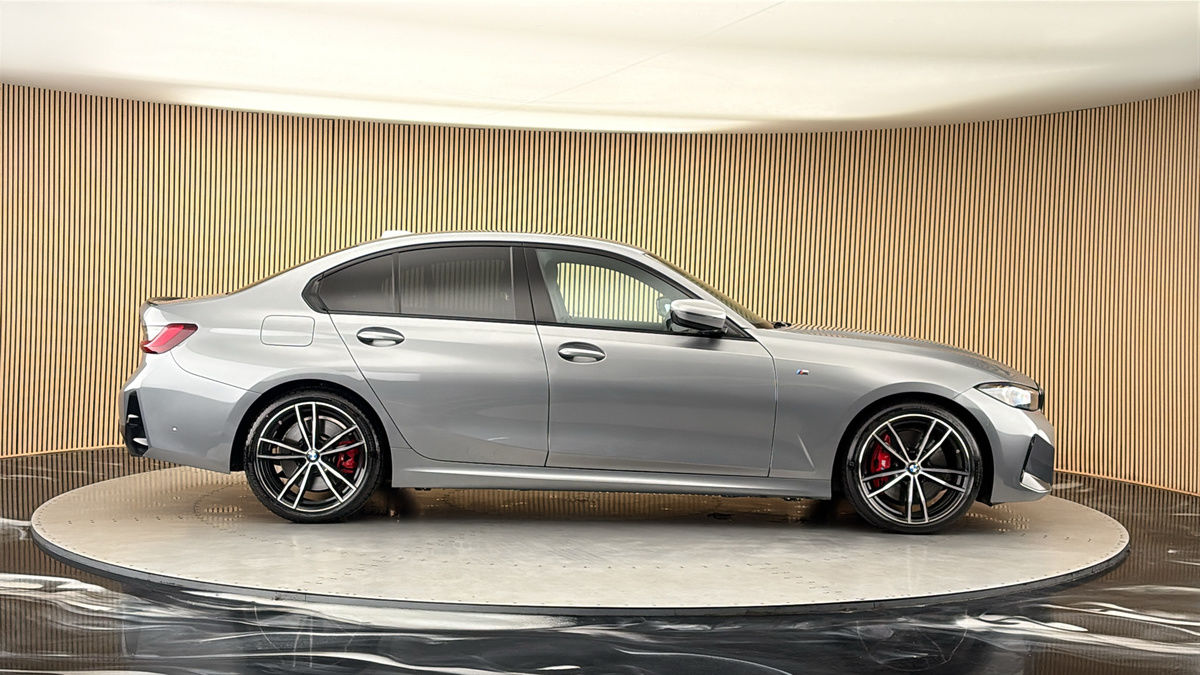 BMW 3 Series Image 16