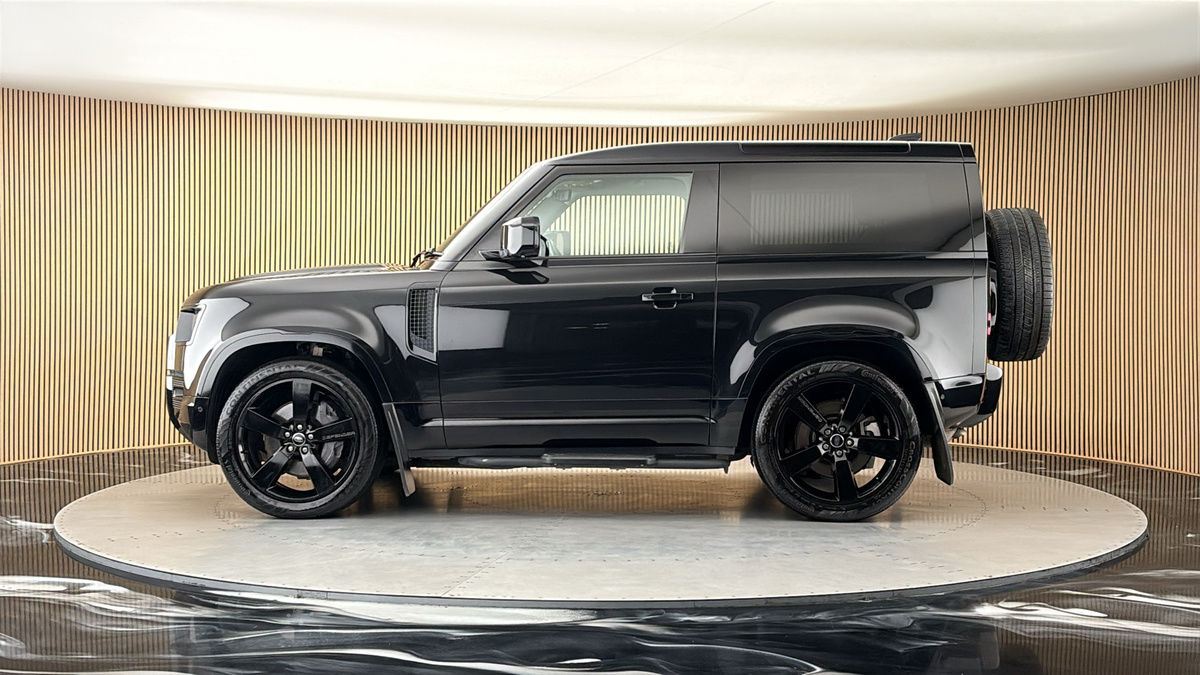 Land Rover Defender 90 Image 15