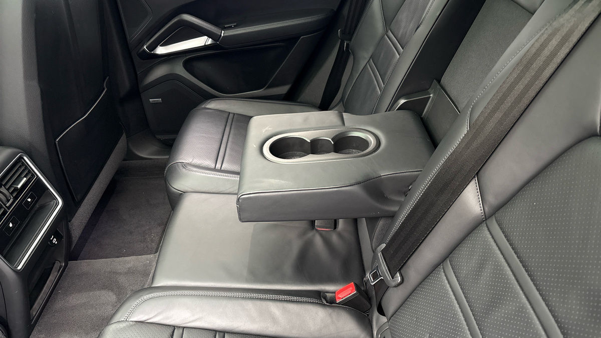 Porsche Cayenne Image 9