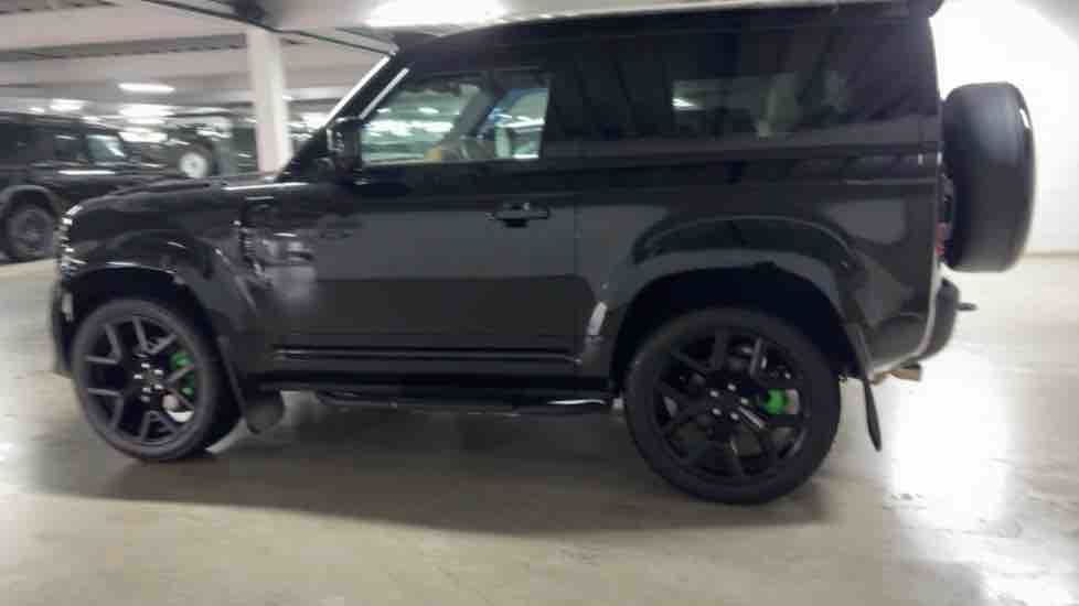 More views of Land Rover Defender 90