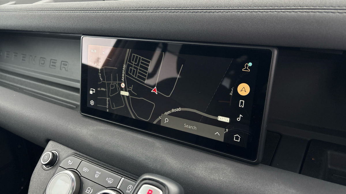 Land Rover Defender 110 Image 17