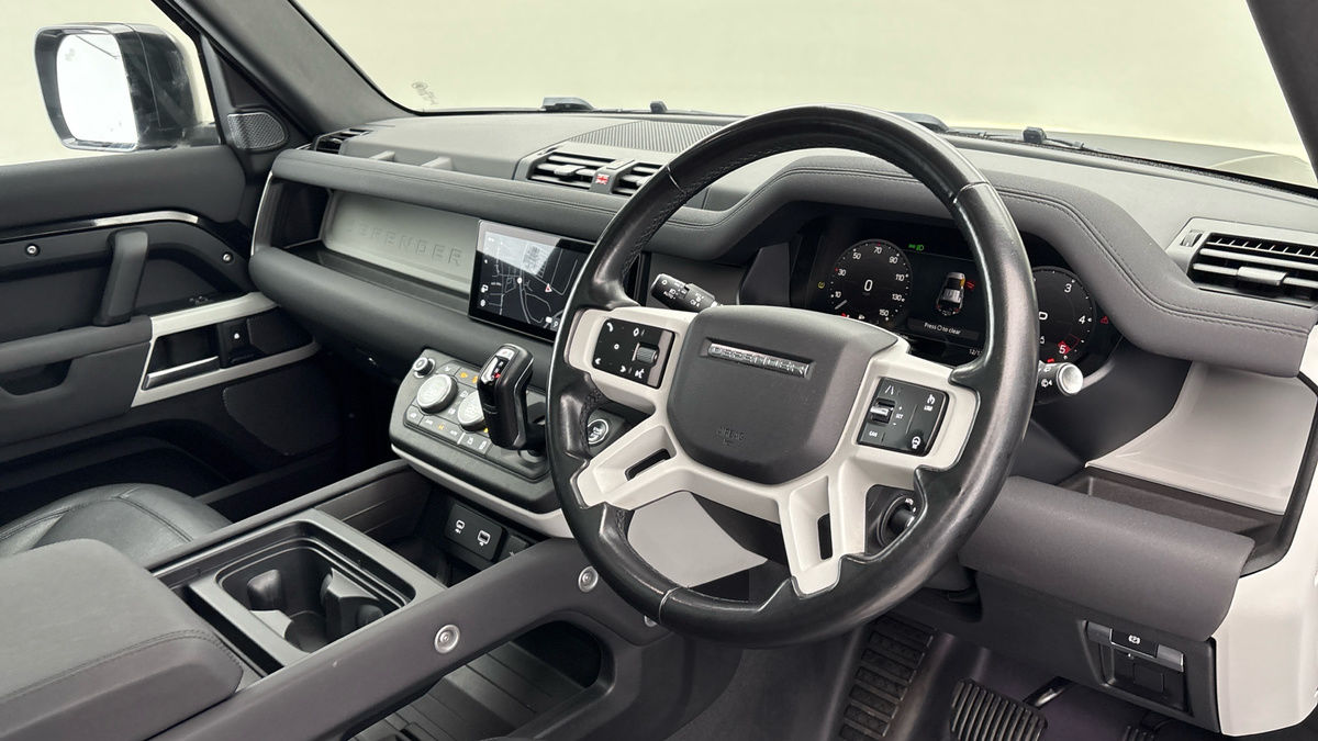 Land Rover Defender 110 Image 5