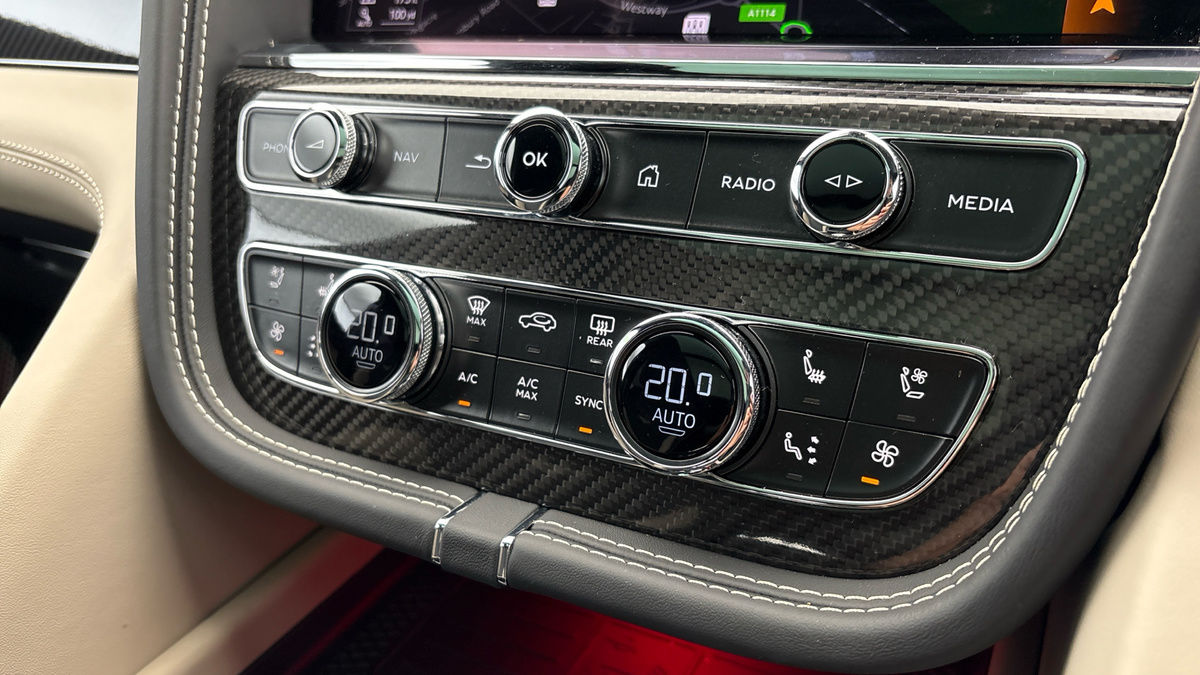Bentley Bentayga Image 32