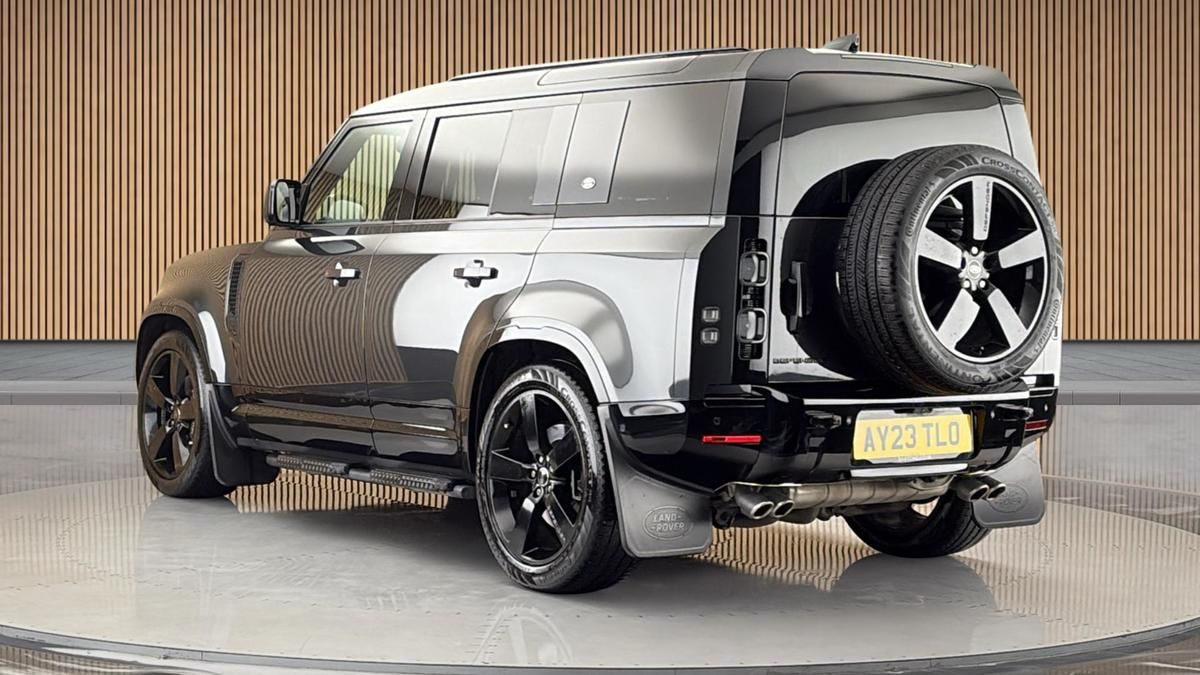 Land Rover Defender 110 Image 2