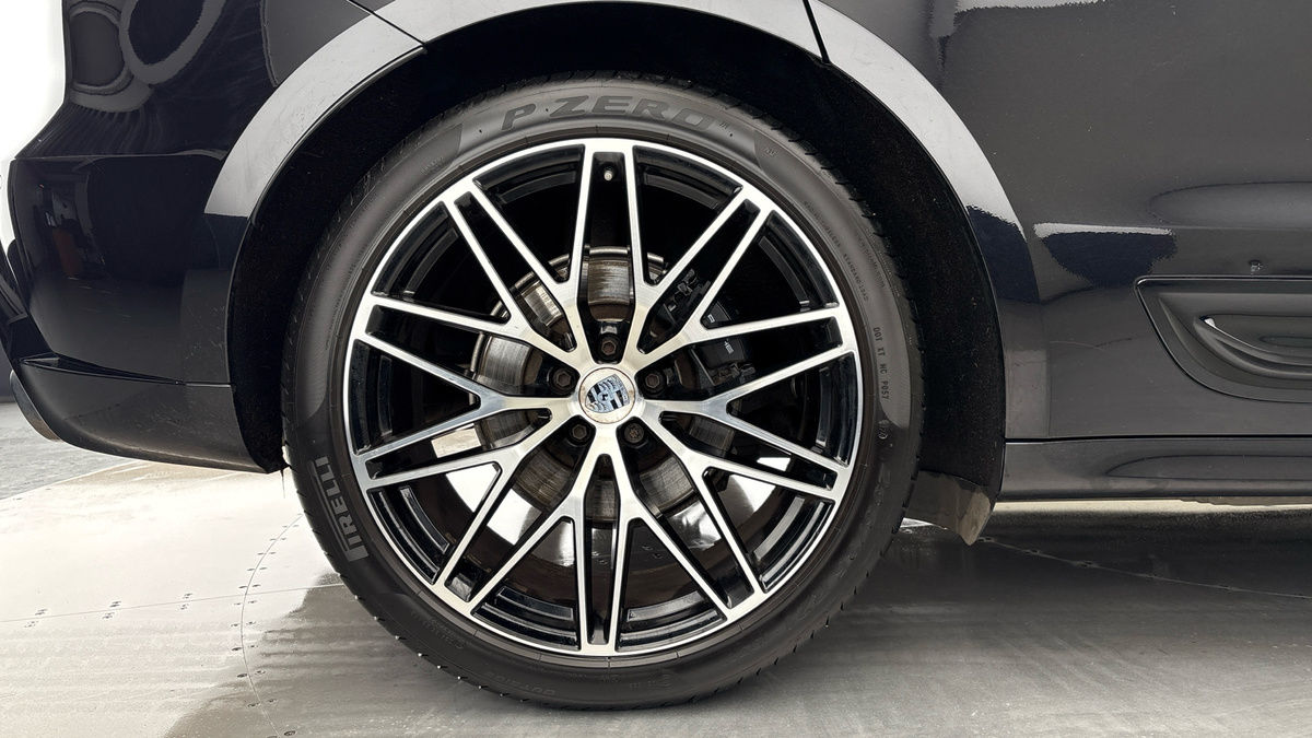 Porsche Macan Image 10