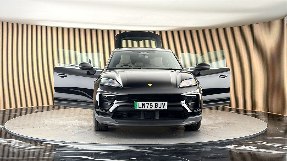 More views of Porsche Macan