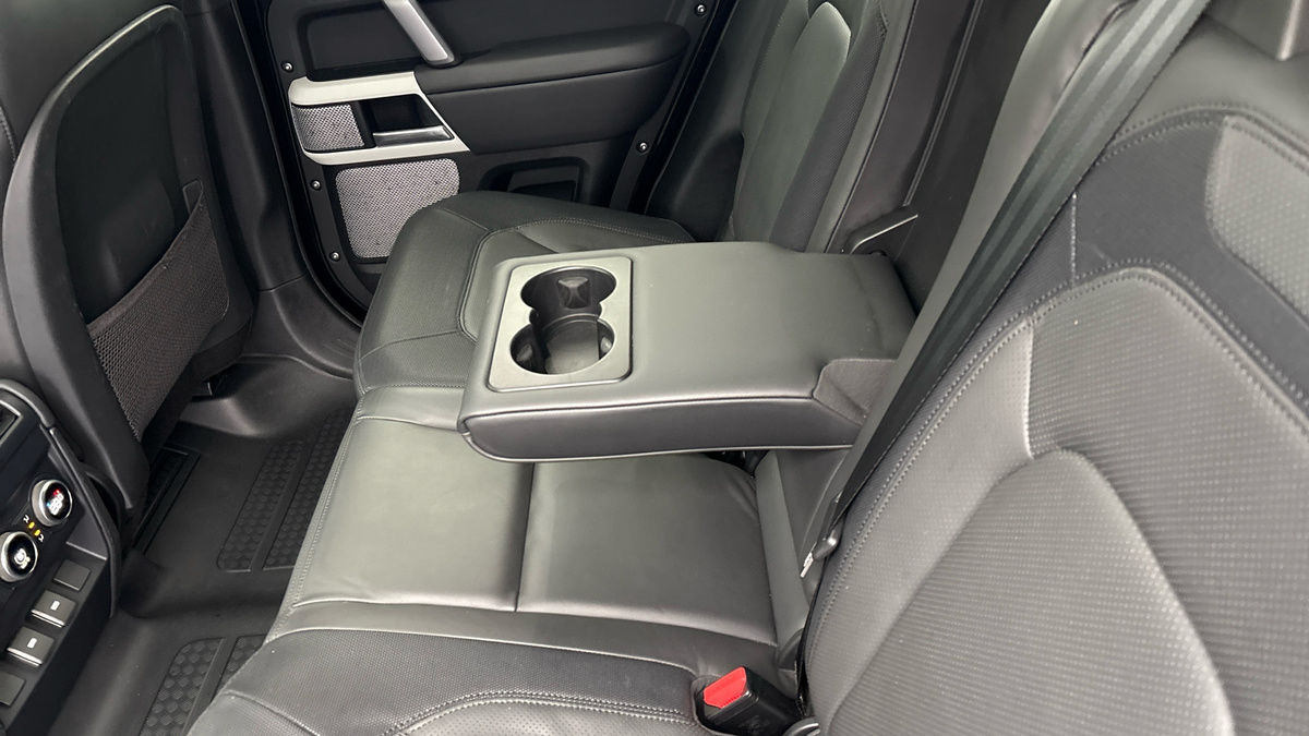 Land Rover Defender 130 Urban Image 9