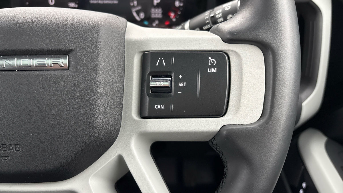Land Rover Defender 130 Image 14