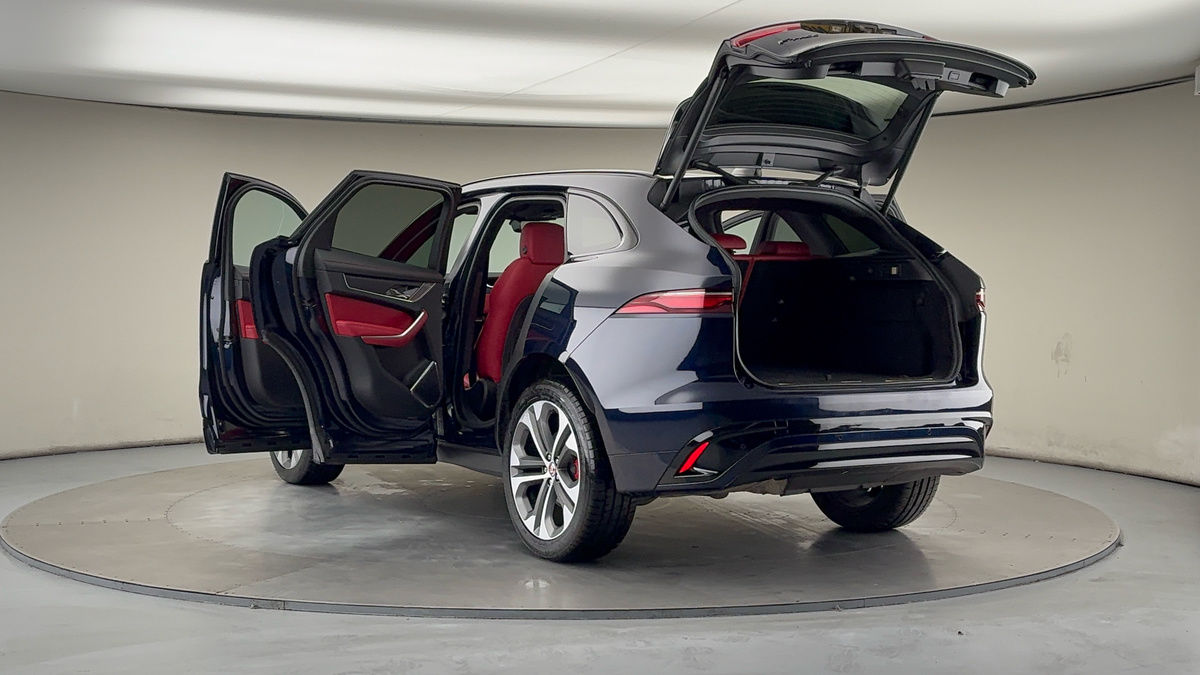 Jaguar F-PACE Image 23