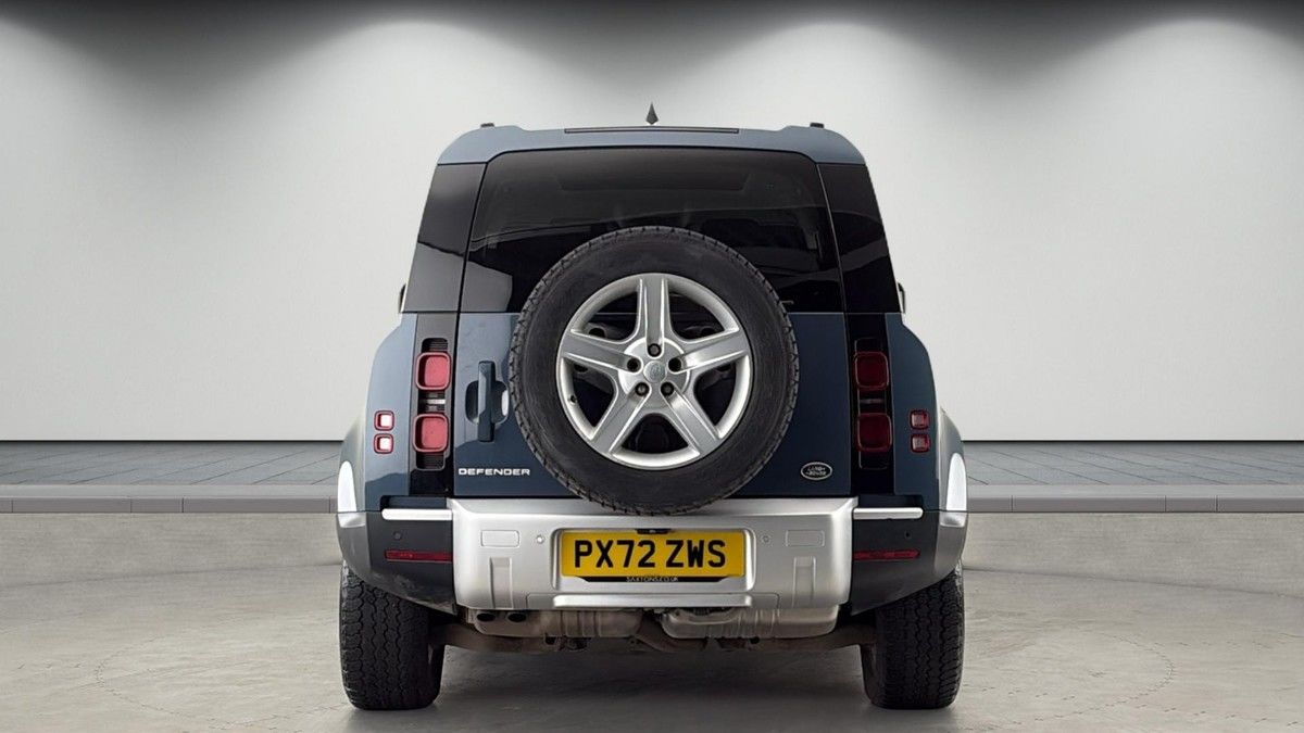Land Rover Defender 110 Image 4