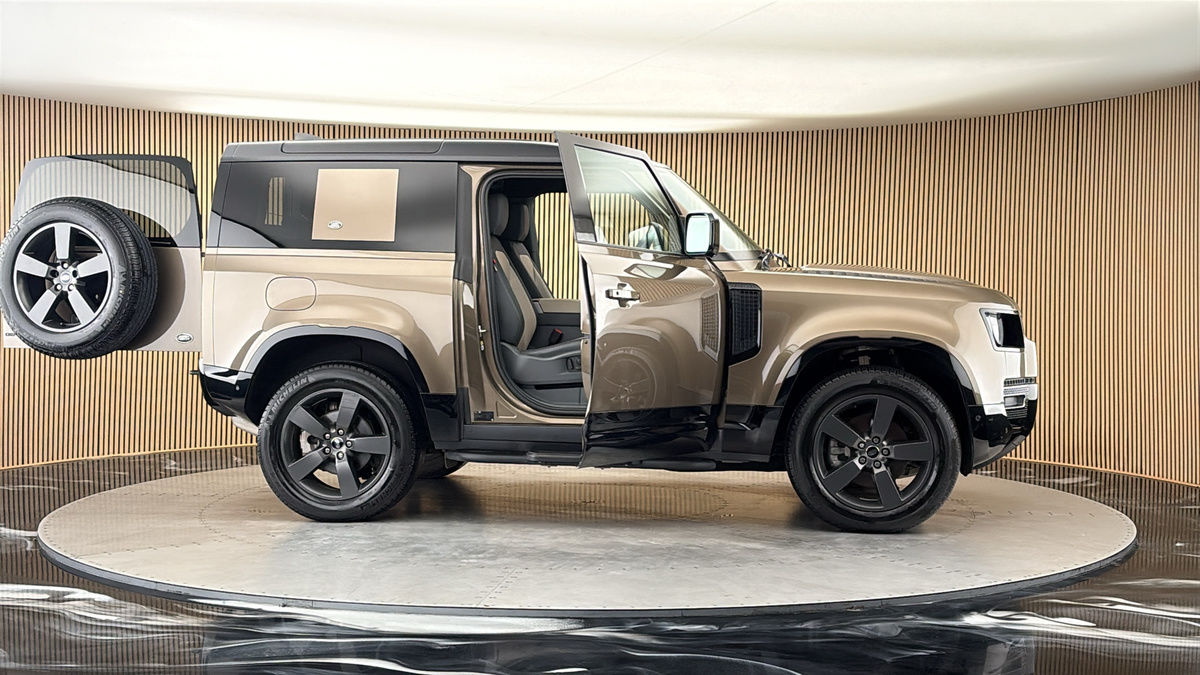 More views of Land Rover Defender 90