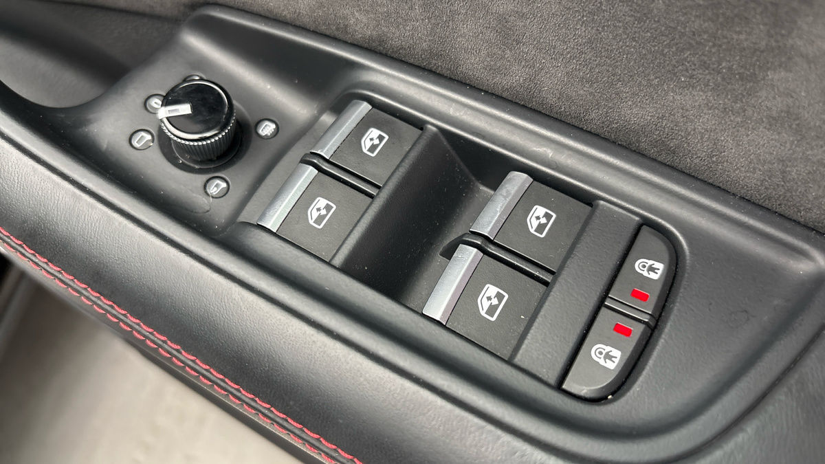 Audi RSQ8 Image 25
