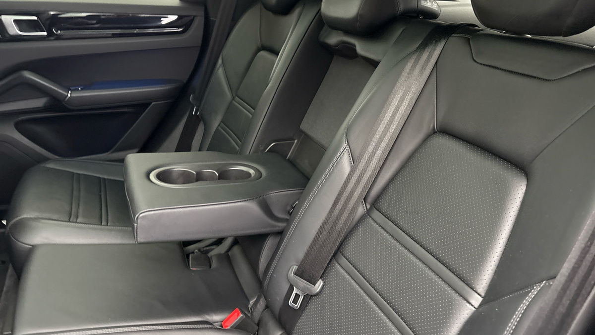 Porsche Cayenne Image 9