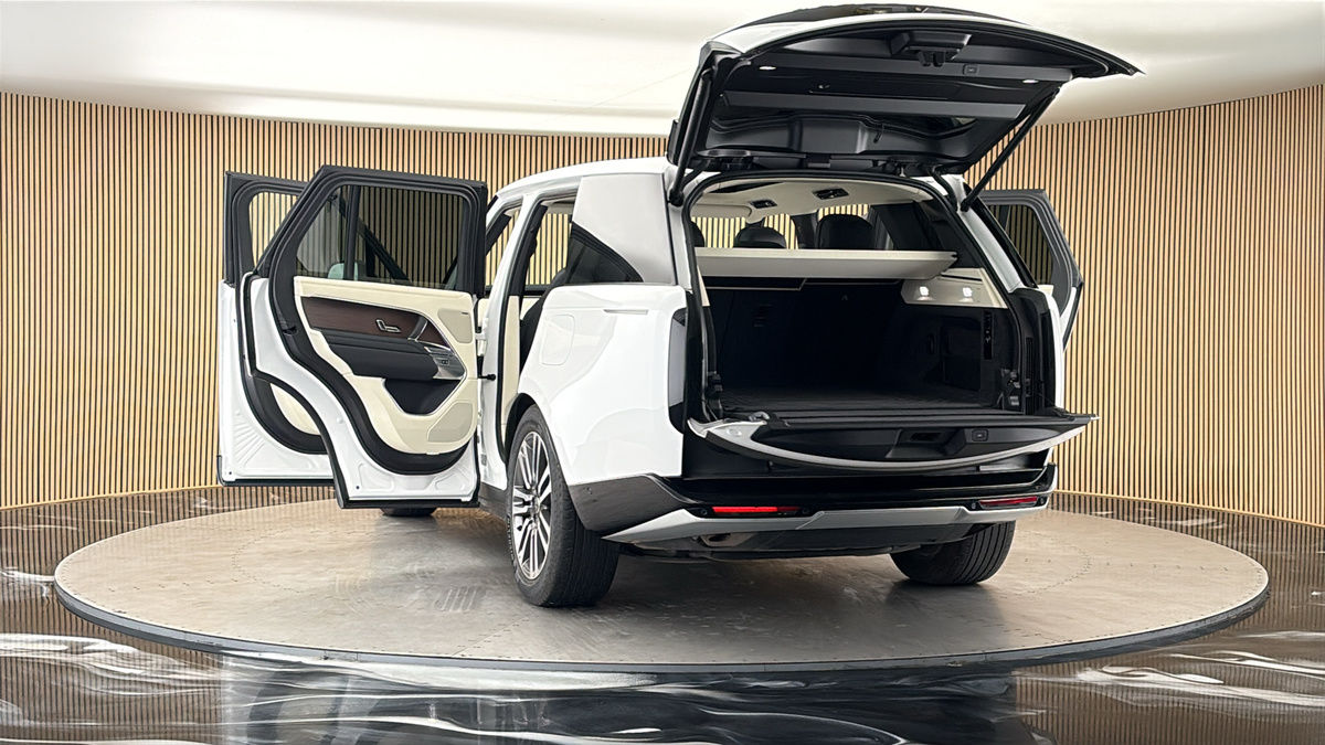 More views of Land Rover Range Rover