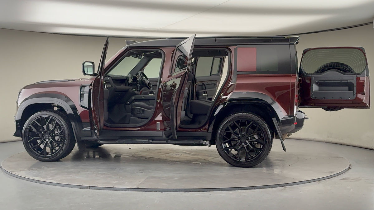 More views of Land Rover Defender 110