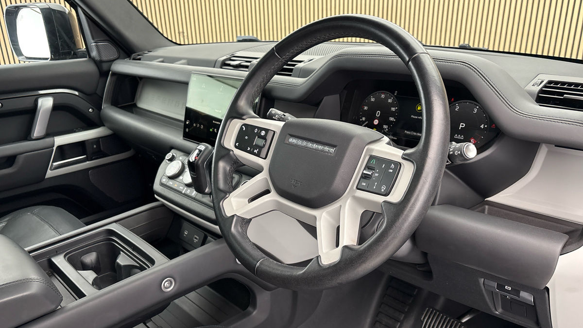 Land Rover Defender 110 Image 5
