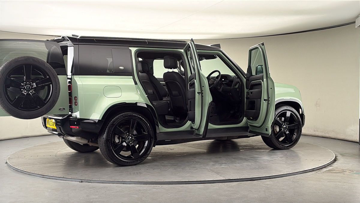 More views of Land Rover Defender 110